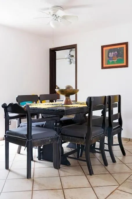 Casa Amarilla Aire Acondicionado En Todas La Areas Guadalajara