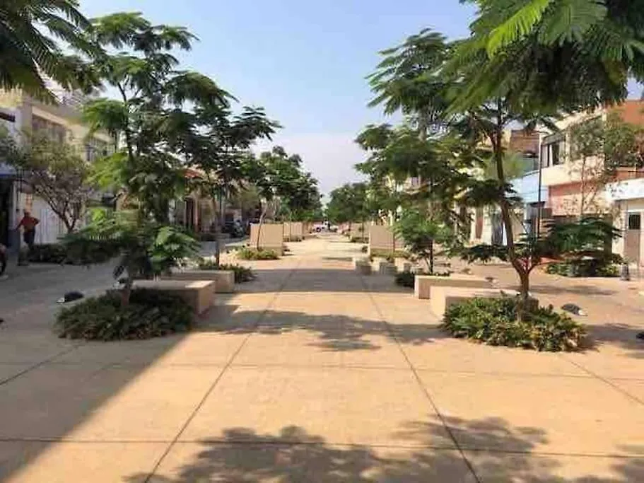 Casa Amarilla Aire Acondicionado En Todas La Areas Guadalajara