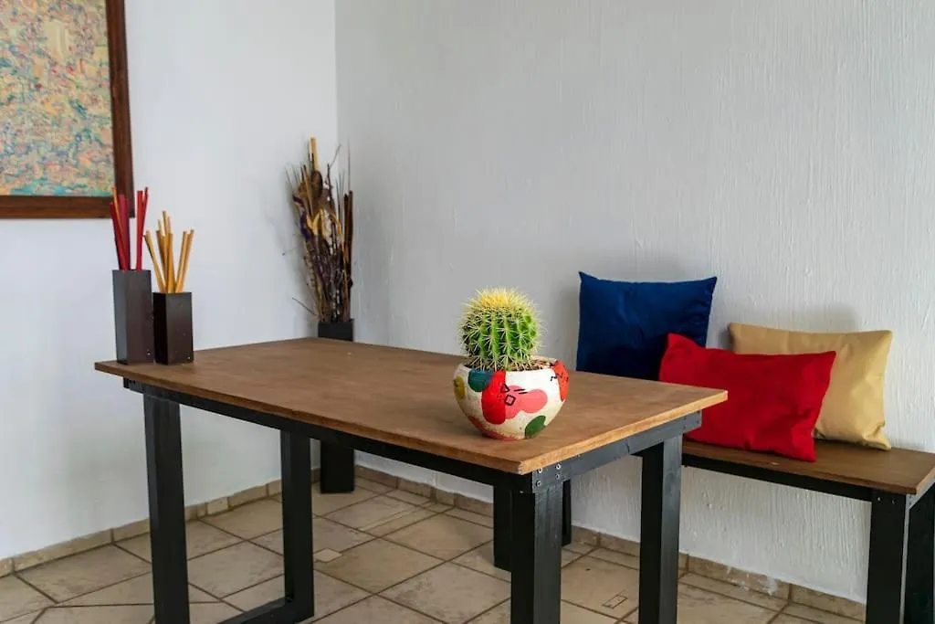 Casa Amarilla Aire Acondicionado En Todas La Areas Guadalajara Mexikó